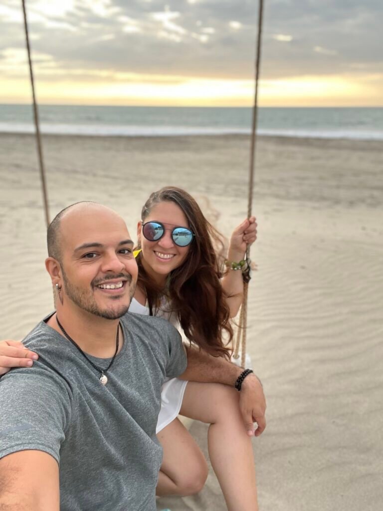 Disfrutando del mar en el norte Peruano. Hippies con Flow