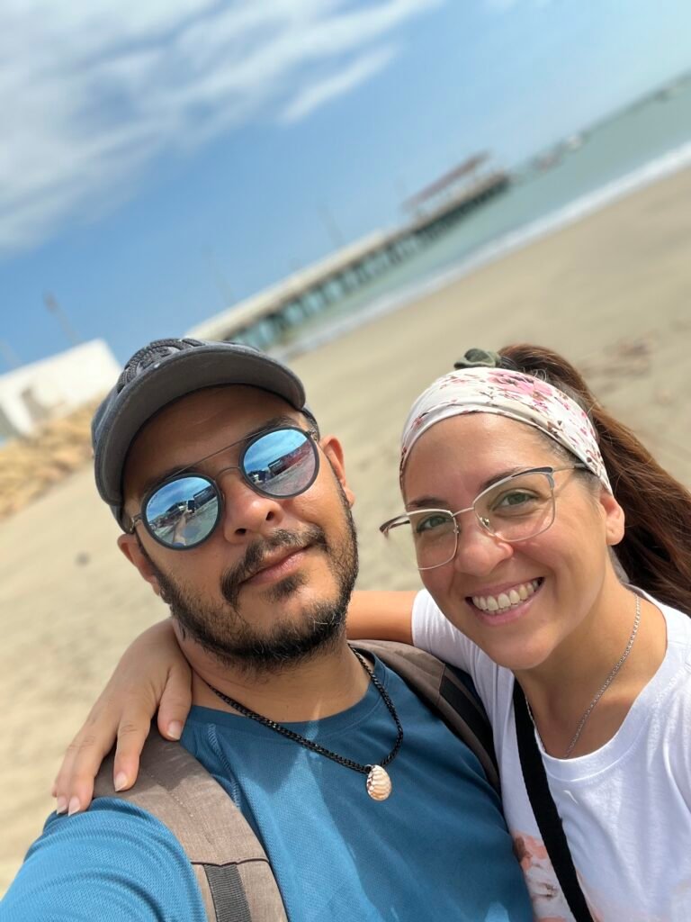 Hippies con Flow en el norte Peruano. Disfrutando del mar en Piura.
