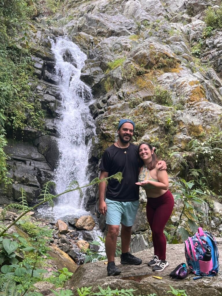 Ger el Ingeniero del Flow y Noe la Tía Hippie en Machupicchu pueblo